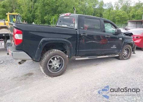 2016 Toyota Tundra Sr5 5.7L V8/Trd Pro 5.7L V8 z USA, uszkodzony, nr VIN 5TFDY5F13GX558675